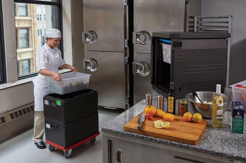 Vozík Camdolly na termoizolačné nádoby Cam GoBox, GN 1/1, Cambro, červený, Červená, 692x426x(H)167mm GN 1/1, Cambro, červený