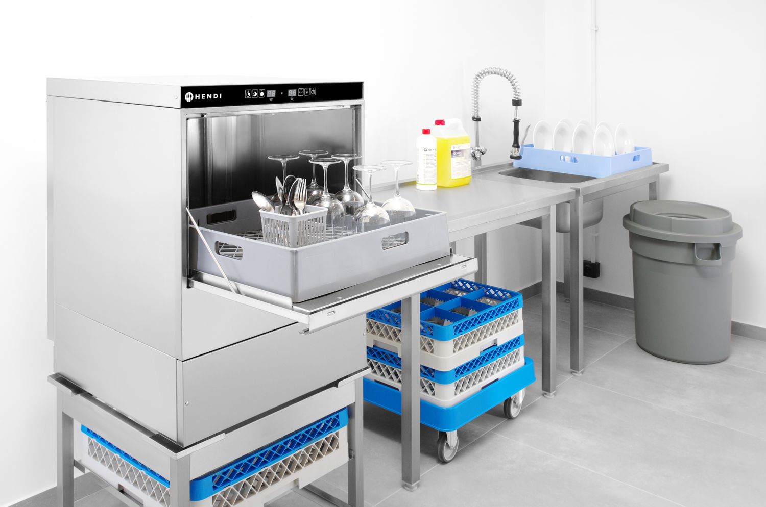 Umývačka skla a riadu, 40 x 40 – elektronické ovládanie – 3 umývacie programy, HENDI, 230V/2800W, 470x510x(H)710mm 230268