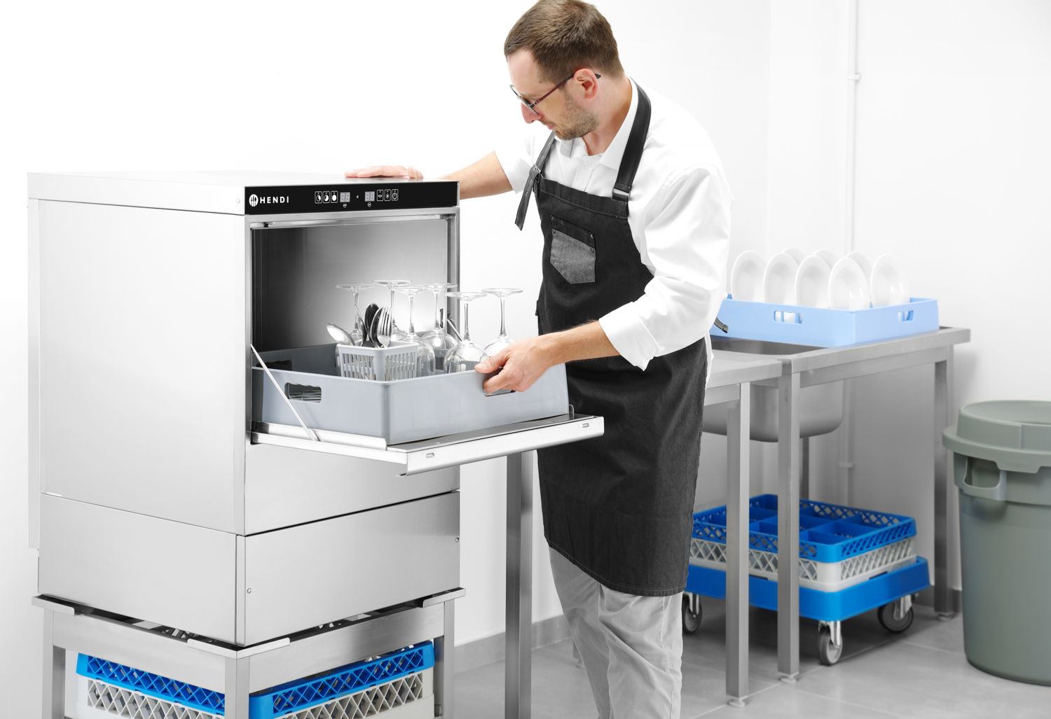 Umývačka skla a riadu, 40 x 40 – elektronické ovládanie – 3 umývacie programy, HENDI, 230V/2800W, 470x510x(H)710mm 230268