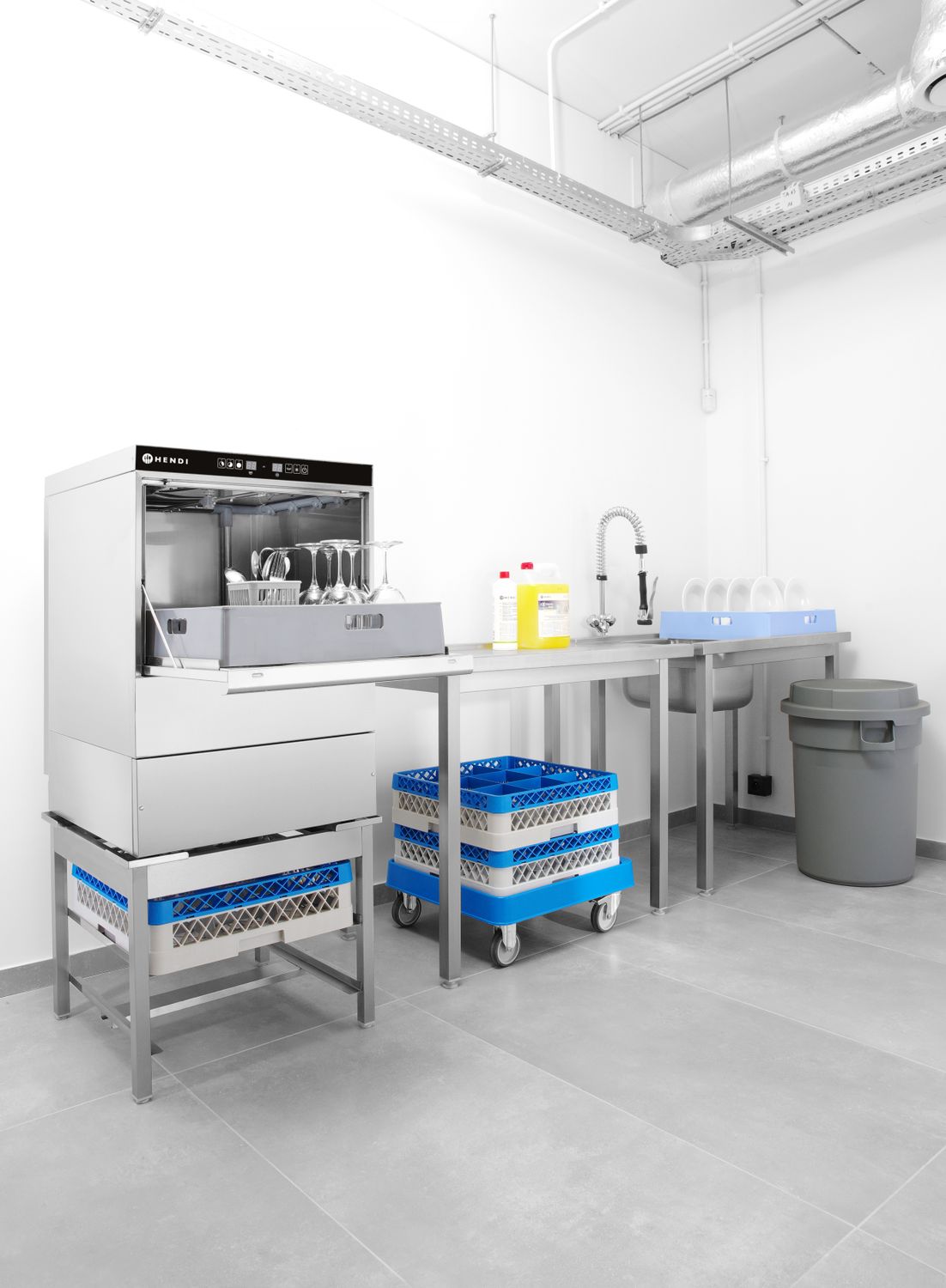 Umývačka riadu – elektronické ovládanie, 400V/6600W, 570x600x(H)830mm 231753 HENDI